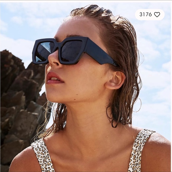 Bel Air Oversized Square Polarized Sunglasses - Picture 3 of 3